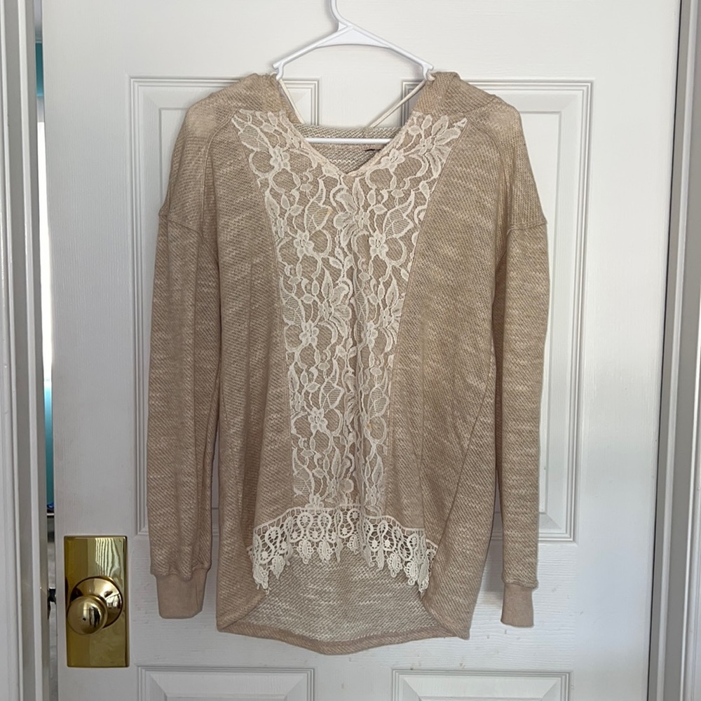 Women’s Lace Design Long Sleeve w/ Hood